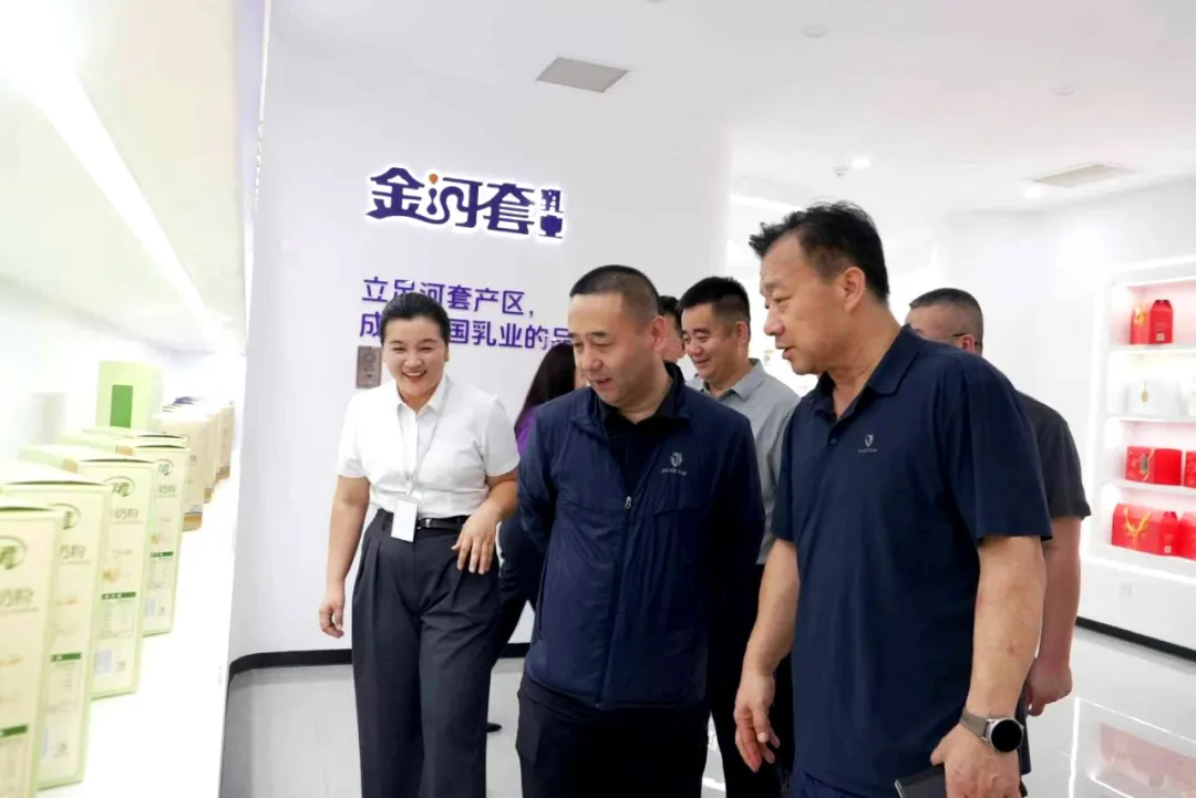 鄂尔多斯高新区管委会党工委委员、副主任邱林一行到经开区考察调研