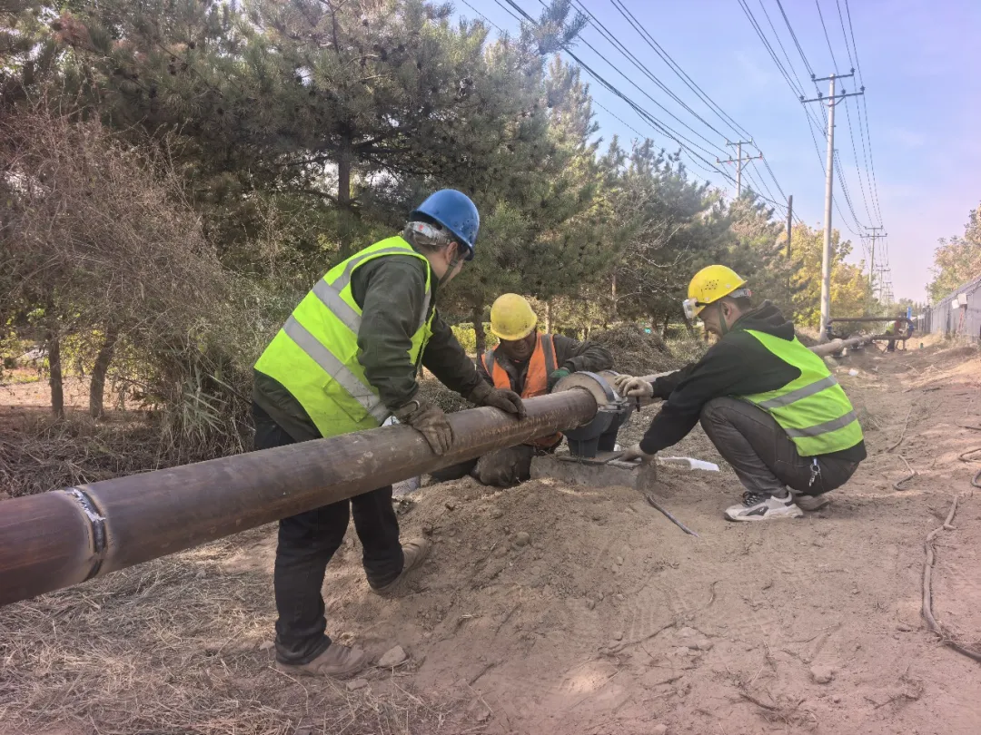 经开区建材路蒸汽管道工程全力推进